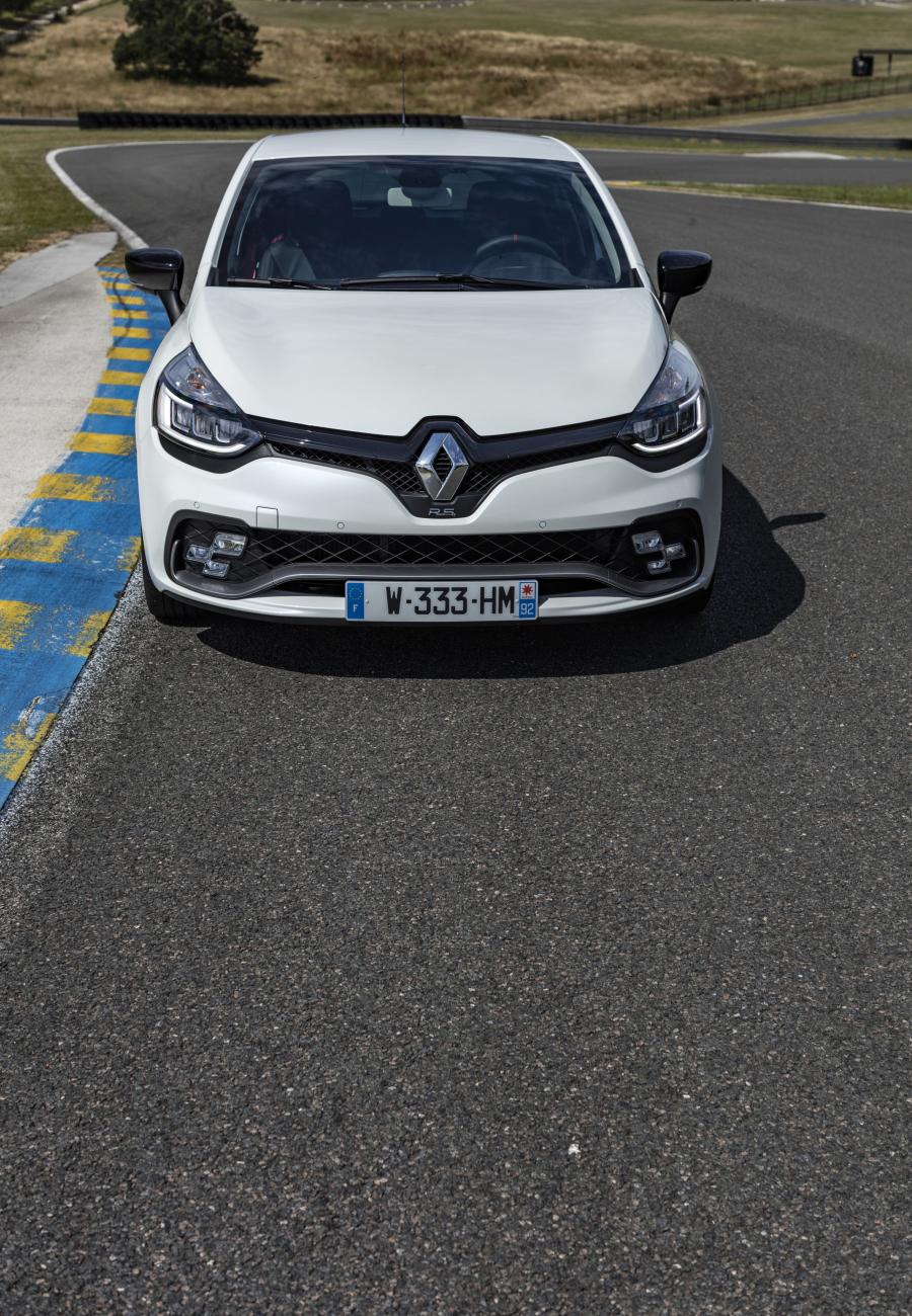  Renault Clio R.S. 220 Trophy 2016 года  (фото 23 из 25)